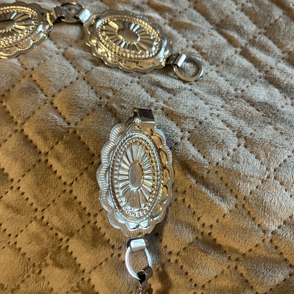 Western style silver conch belt. - Picture 3 of 4
